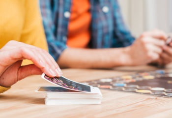 sa-jucam-in-mod-regulat-jocuri-de-societate